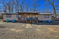 Whispering Oaks Broken Bow Cottage Near Hiking! - parking