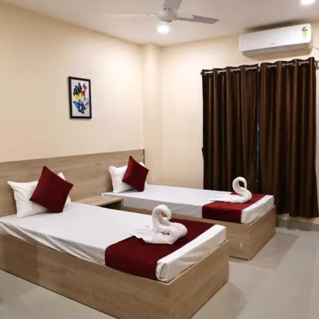 Regal Guest House by ROH
