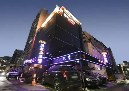 波波士汽車旅館