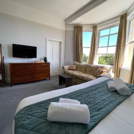Crofton House Hotel