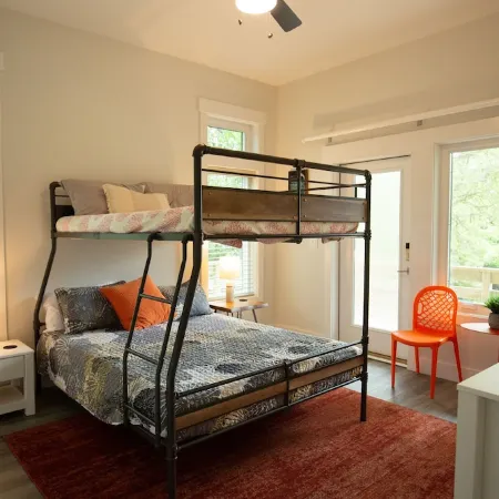 Modern Soundfront Studio, Pier access, Sunsets, Fishing, Watersports, Beach
