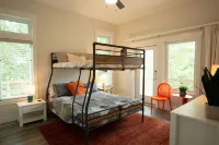 Modern Soundfront Studio, Pier access, Sunsets, Fishing, Watersports, Beach