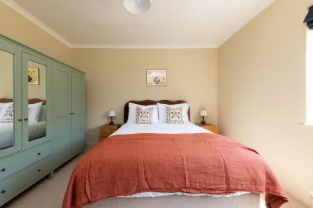 Homely Cottage for 6 Near Chichester Goodwood