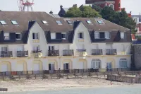 Charming seaside studio Hotels near Mayocq Farm Camping