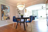 The Charleston  Hot Tub  Patio  King Bed  Fast WiFi  Near OSU, Victorian Village