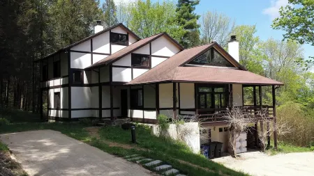 The Race Mountain House