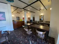 Friends Hotel - parkir