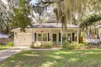 1 Mi to Riverfront: Darien Family Home - 3 tähden