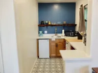 #14 Darling Vintage Apt - Historic Downtown Strip