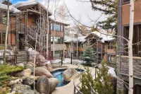Charming slopeside condo with pool