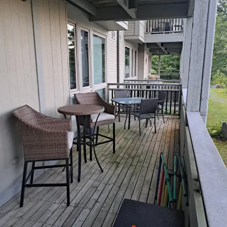 Restful 1 Bed Lakefront Condo in Muskoka