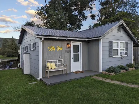 Cozy Lakefront Cottage on Little York Lake