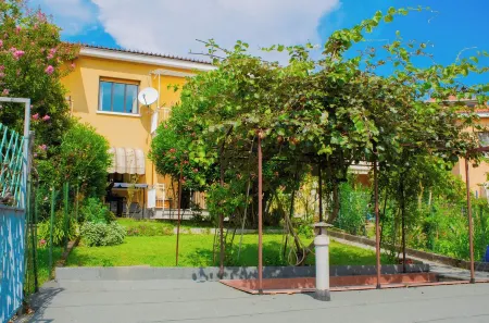 Panoramic in the Hillside surrounded by greenery Отели в г. Монкальери