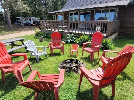 Laurentian Cabin at Pine Ridge Park