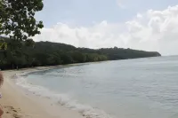 Villa in Garden Level 6/8 Pers on Swimming Pool 5 mn Walk from the Beach, in a Quiet Area 헤이욜-까나델-슈흐-메흐 호텔