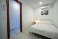 Apartamento 6F Hotels near Primark