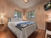 LAKEFRONT HOME w BEACH @ HIGGINS LAKE! Hotels in Gerrish Township