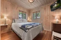 LAKEFRONT HOME w BEACH @ HIGGINS LAKE! Hotels in Gerrish Township