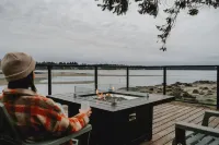 A quiet oceanfront hideaway on the shoreline of Nanoose Bay. -  Privatzimmer