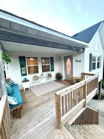 Coast to Coast: 4BR/3BA Outer Banks home on two levels with separate entrances