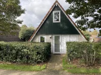 Heerlijk Vakantiehuis aan de Vijver met Whirlpool en Open Haard! Huisdier Welkom โรงแรมใน