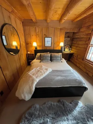 Elegant and cozy log cabin combines vintage design with contemporary luxury 布魯克萊恩住宿飯店