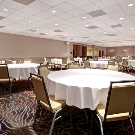 Hampton Inn & Suites Alexandria Old Town Area South Отели рядом с достопримечательностью «Маяк Джонс-Пойнт»