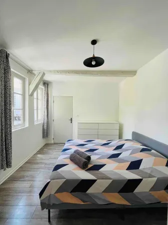 La Glycine - Maison Entière Terrasse Extérieure Отели в г. Сеньле