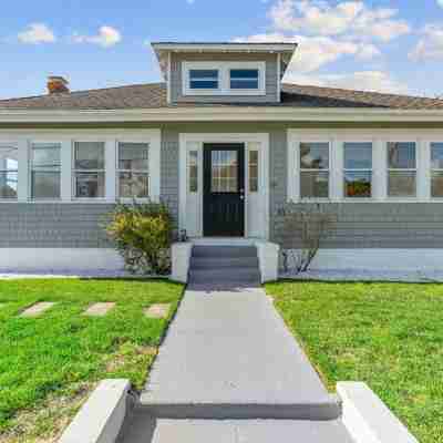 Charming 3-bedroom house with WiFi and AC  firepit Yarmouth Hotel Exterior