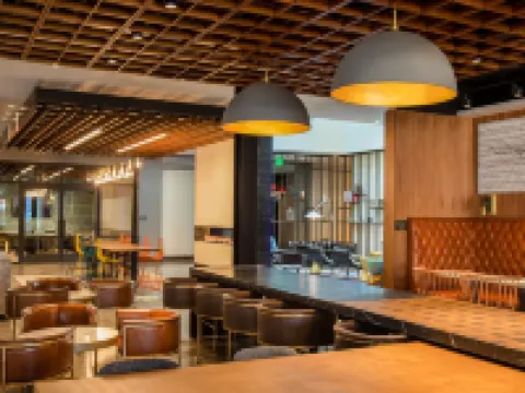 キャノピー バイ ヒルトン メンフィス ダウンタウン メンフィスのホテル