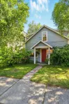 Coastal Cabin - Downtown Historical Log Home