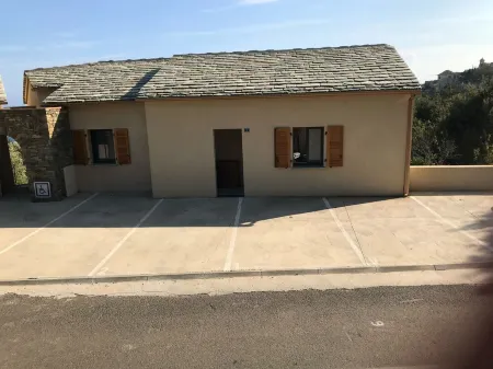 Maison Mitoyenne en Balcon sur la Mer, à 15 Minutes de Bastia, Animaux Acceptés