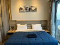 Cozy 1-bedroom apartment in Noida with AC, WiFi & Majestic City View