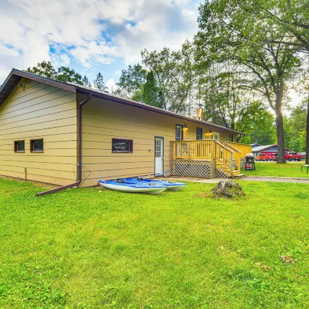 Hayward Home w/ Private Deck, Fire Pit & Kayak!