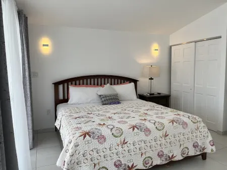 Recently renovated villa close to the beach