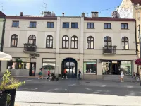 Home & Travel Hotels near Town Hall