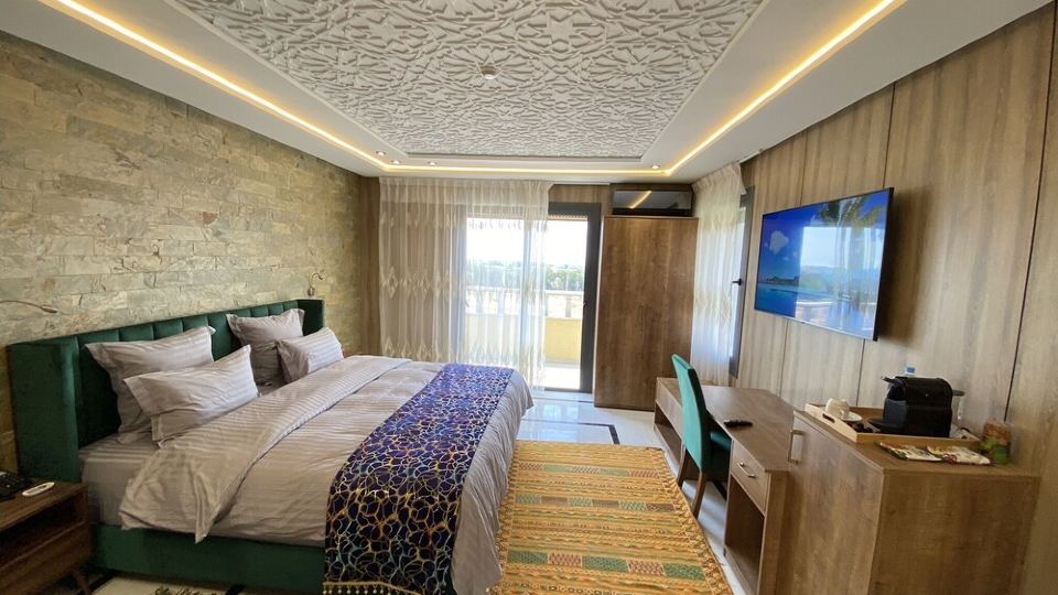 Luxurious 10 bedroom villa with swimming pool.