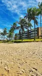 Beachfront · 2-bedroom apartment with pool, Wi-Fi, and garage in Vilas do Atlântico