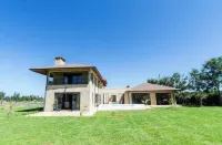 The Landing Nanyuki Country Homes Các khách sạn ở Central