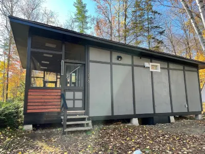 Waterfront mid-century modern Hôtels à proximité de : Brighton State Park