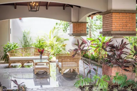 Luxurious Oasis/Transportation/Breakfast/Maid- Close To Beach