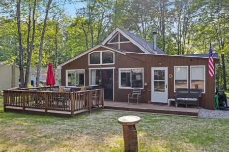 The Lake Escape - A Cozy Lakeside Cabin - Sleeps 8 - Grill, Kayak, Firepit