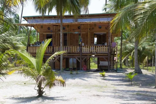 Paradise Beachfront House, 5-bedroom, hut and beach beds in Isla Portete Hotels in Mompiche