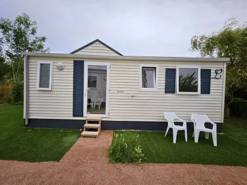 Tiny house 6B by pond - ideal for expats, entrepreneurs & nature lovers Hotels in Geraardsbergen