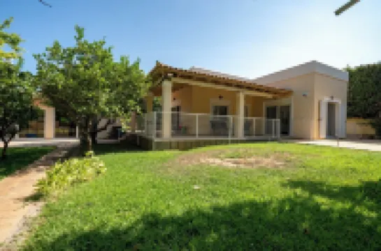 G&A Family Home near the Beach by MΡS