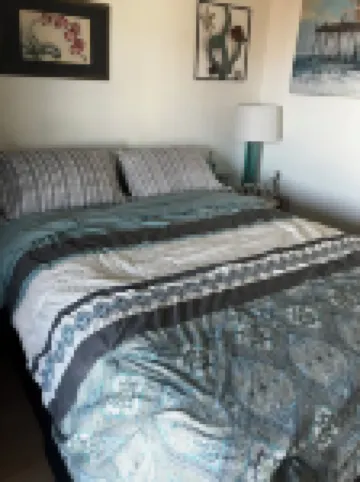 Charming 1-bedroom condo in terrific best location Hampton with WiFi, AC