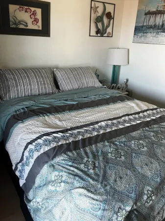 Charming 1-bedroom condo in terrific best location Hampton with WiFi, AC