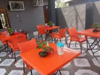 GHL. G Floor En-Suites 2Br Sleep 4. WiFi, Dstv, Solar ,AC and Free Breakfast فنادق في کاسوا