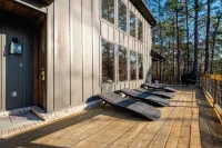 Fairfield Bay 4-Bedroom Cabin with Lake View, Sleeps 12 - Quiet & Relaxing