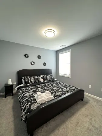 Spacious 3-bedroom Apartment Near School! Отели рядом с достопримечательностью «Публичная библиотека Бристол»